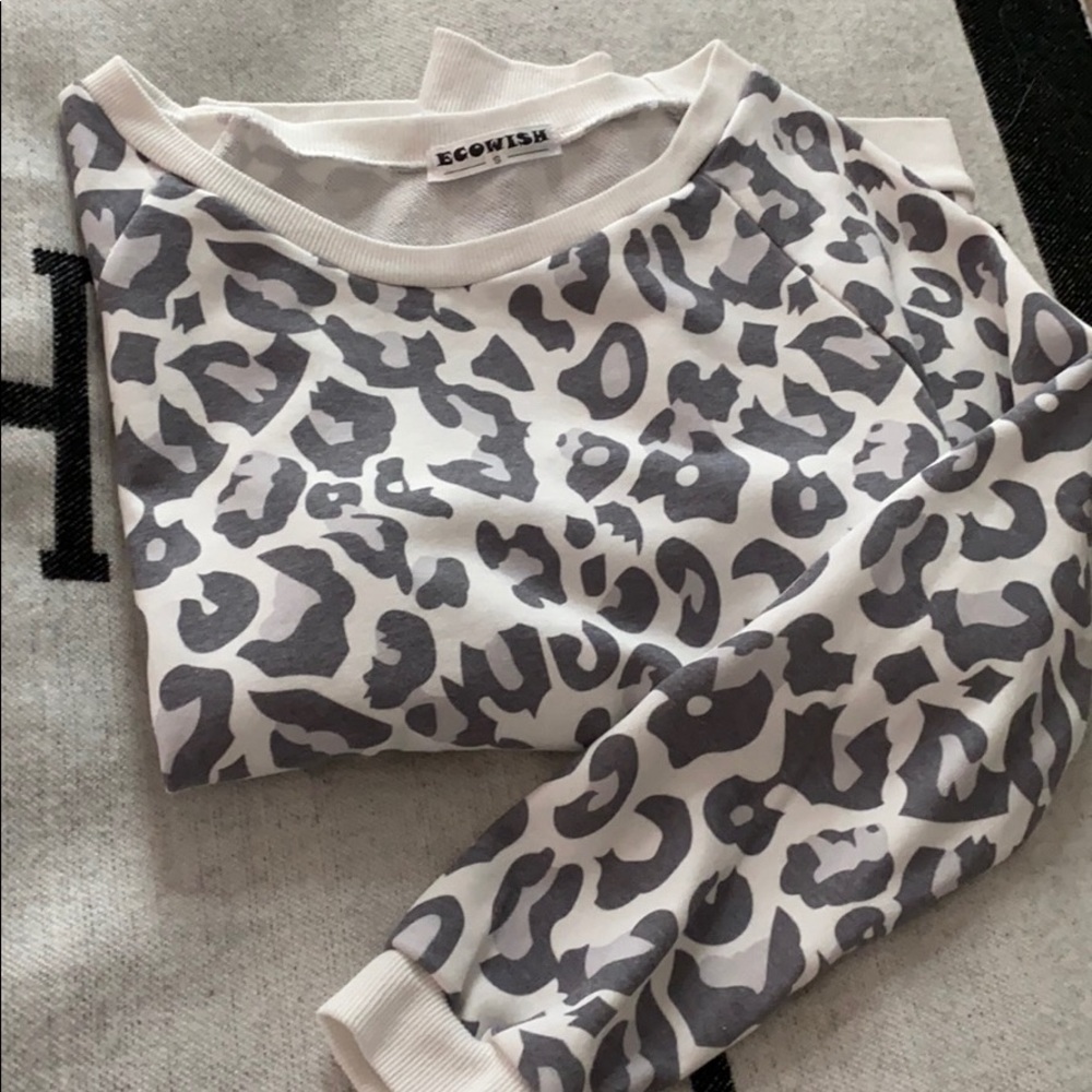 Sweater size S